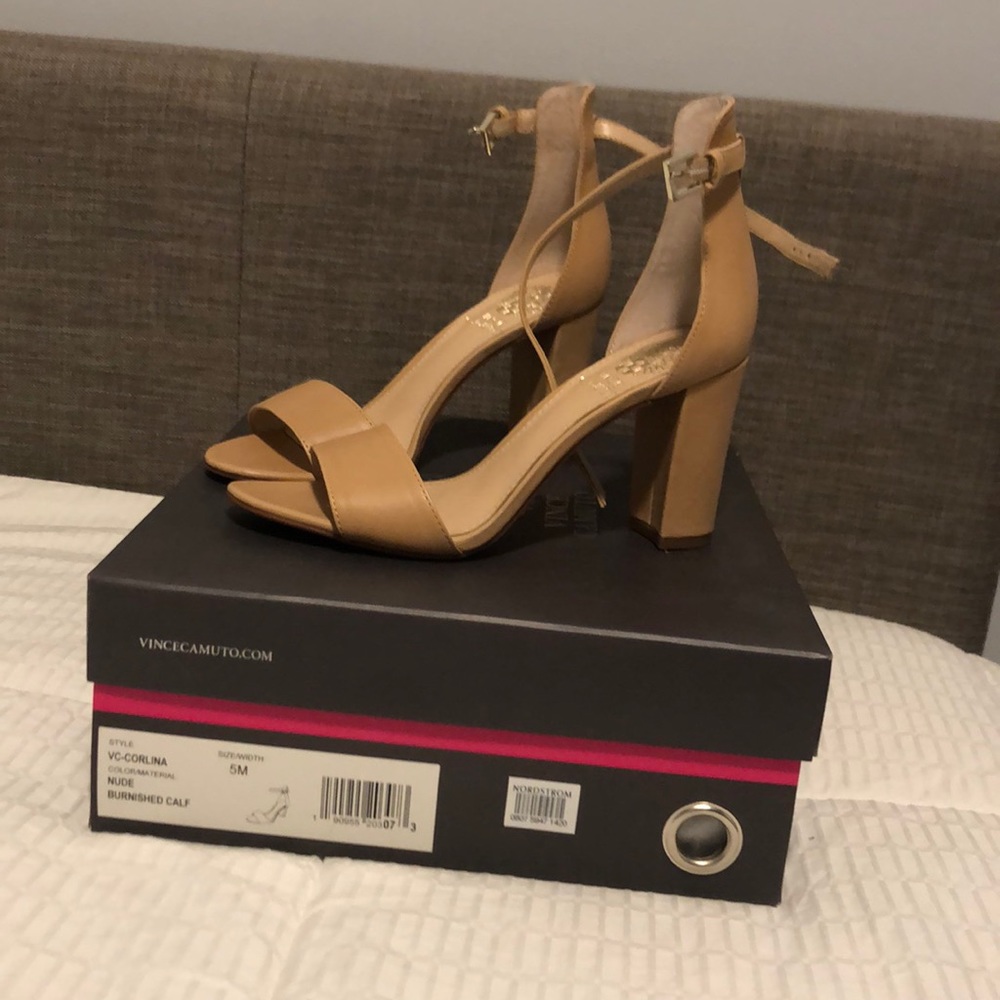 Vince Camuto size 5 nude Carolina